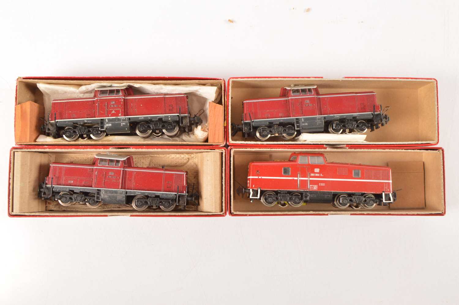 Lot 167 - Trix HO Gauge DB maroon Class 280 and V100 Centre Cab Bo-Bo Diesel Shunters (4)