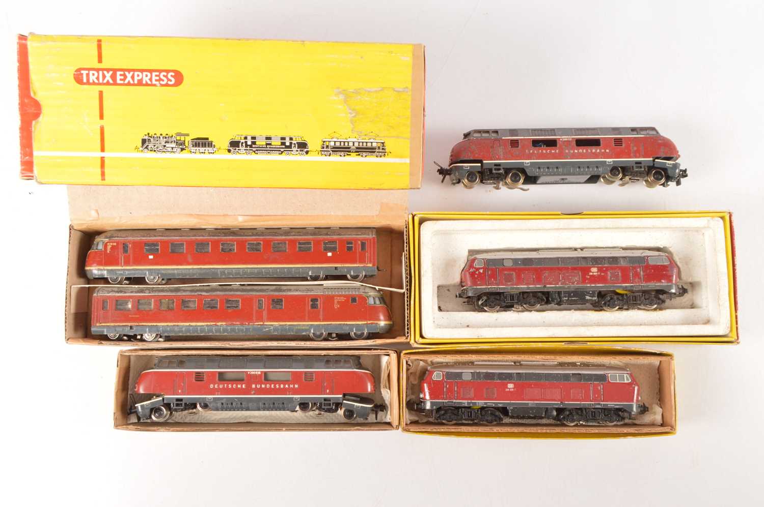 Lot 170 - Trix HO Gauge DB maroon and grey Diesel Locomotives and 2-Car Diesel Railcar (5)