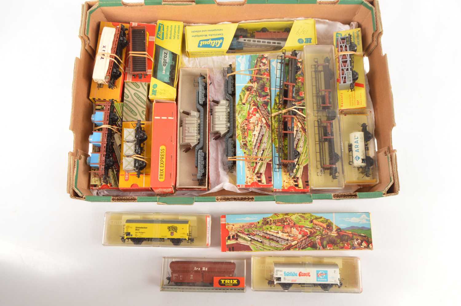 Lot 179 - Trix HO Gauge boxed Goods Rolling Stock (18)