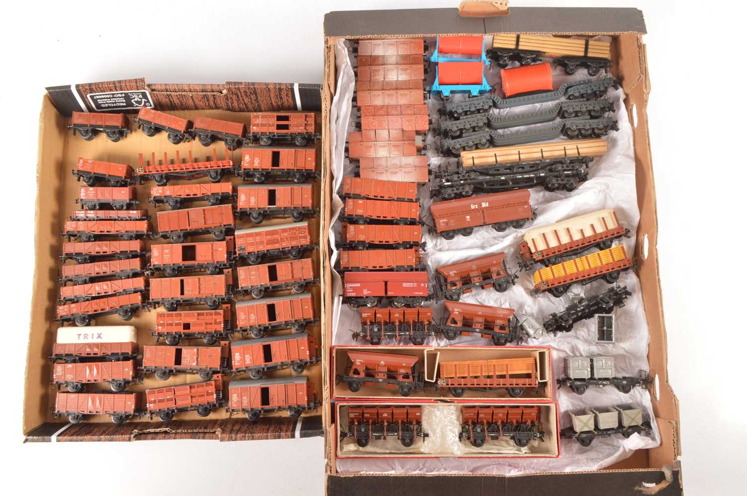 Lot 181 - Large collection of Trix HO Gauge brown 4-wheel metal and plastic Goods Rolling Stock including various Hoppers and other wagons  including bogie wagons (61)