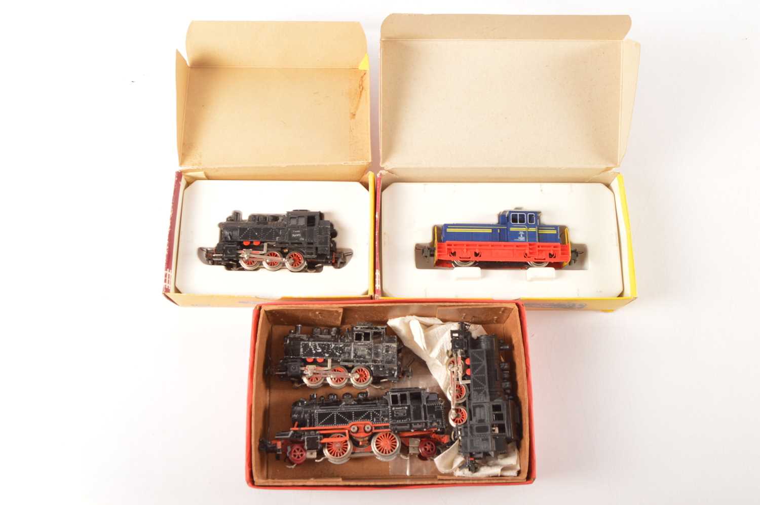 Lot 183 - Trix Express HO Gauge AC and DC boxed and unboxed DB black Tank Engines and blue Diesel Shunter (5)