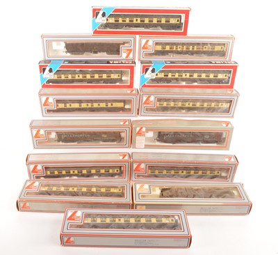 Lot 214 - Lima coaches 00 gauge in original boxes and chocolate/cream liveries (14)
