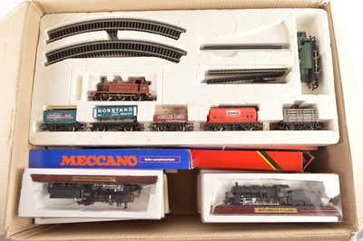 Lot 220 - Hornby 00 gauge train set with a Meccano set and Atlas Editions replica locomotives (qty in 1 box)