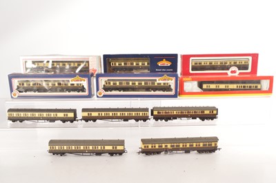 Lot 226 - Hornby Bachmann Lima and other chocolate/cream passenger rolling stock 00 gauge (11)