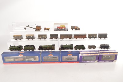 Lot 227 - Bachmann Dapol and other GW Locomotives and wagons 00 gauge with vehicles (18)