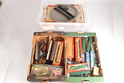 Lot 261 - Hornby Tri-ang Bachmann and other Locomotives Multiple Units Rolling stock and accessories 00 gauge (qty in 3 boxes)