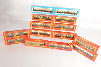Lot 267 - Mainline Airfix 00 gauge GW chocolate/cream coaches in original boxes (14)