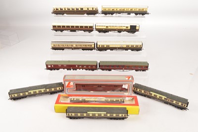 Lot 273 - Lima Hornby Bachmann and other 00 gauge Railcars and coaches (13)