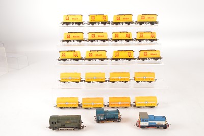 Lot 275 - Hornby Bachmann Lima 00 gauge Diesel shunters and Tank wagons (23)
