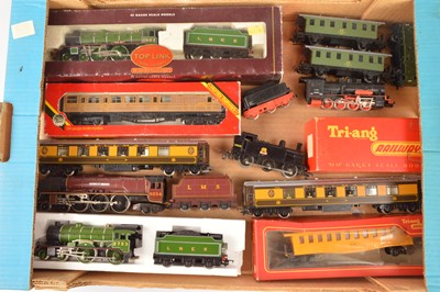 Lot 284 - Hornby Tri-ang Piko 00/H0 gauge Locomotives and coaches (11)