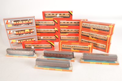 Lot 306 - Hornby Grafar Lima 00 gauge Coaches and vans  in original boxes (19)