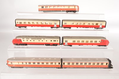 Lot 319 - Marklin HO Gauge unboxed 3071 TEE Trans Europe Express 4-Car Unit and Gutzold 3-Car Articulated unit (7)