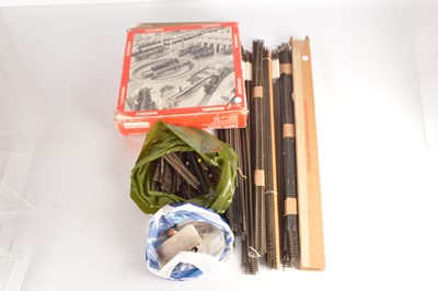 Lot 332 - Fleischmann Hornby Peco H0 gauge track (130 approx.)