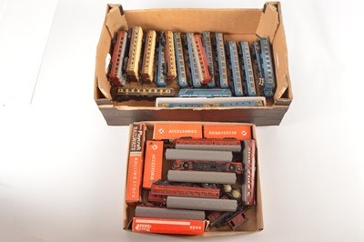 Lot 333 - Lima Playcraft/Jouef H0 gauge Locomotives coaches and wagons (43)
