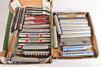 Lot 336 - Lima Jouef Mehano H0 gauge Multiple units and coaches (30)