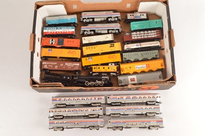 Lot 346 - American outline H0 gauge Locomotives  and Rolling stock (25)