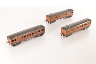 Lot 387 - Hornby 0 Gauge trio of Metropolitan coaches (3)