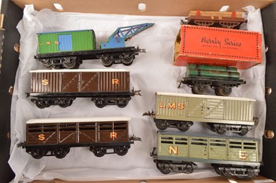 Lot 389 - Hornby 0 Gauge mixed group of Pre-war unboxed rolling stock (7)
