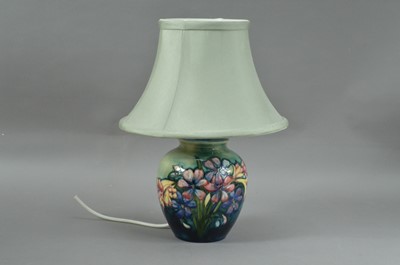 Lot 24 - A modern Moorcroft pottery lamp