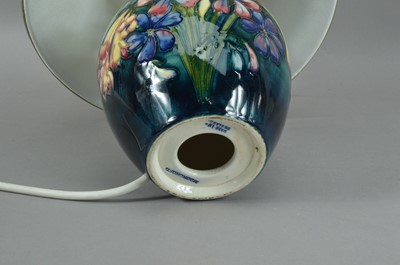 Lot 24 - A modern Moorcroft pottery lamp