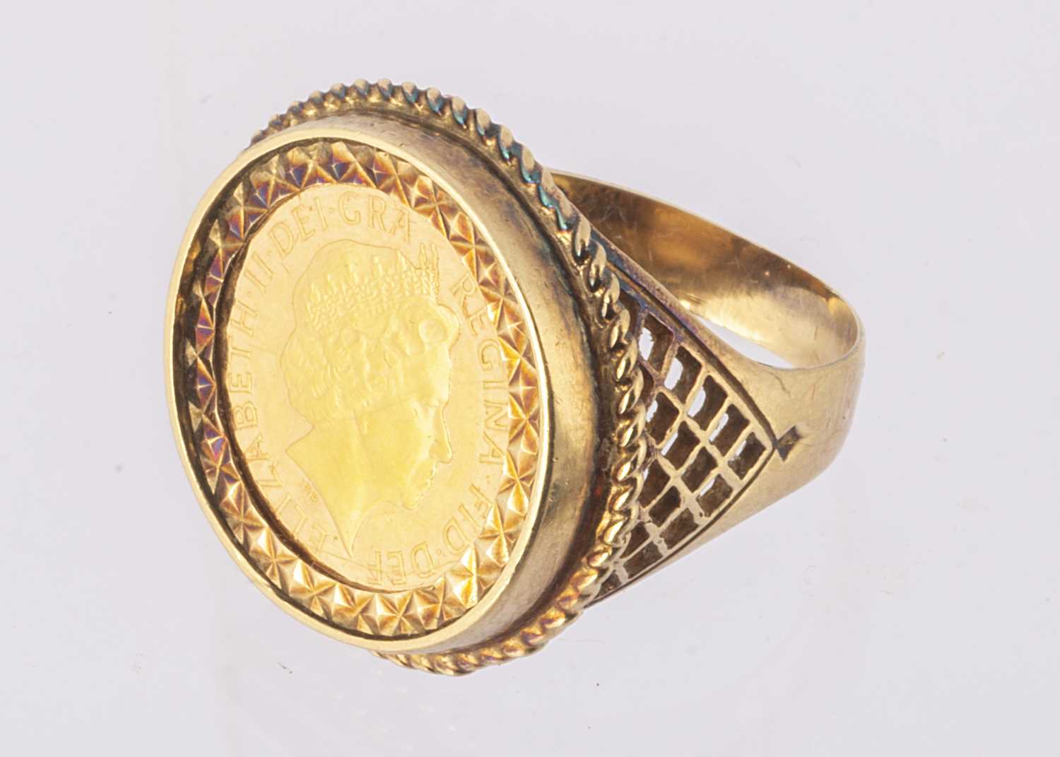Lot 64 - A 9ct gold coin ring mount
