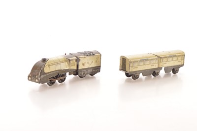Lot 421 - Hornby 0 Gauge No. 0 Silver Link & Silver Jubilee Articulated Coaches (2) 