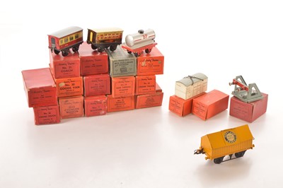 Lot 427 - Hornby 0 Gauge Pre & Post war Rolling Stock (18)