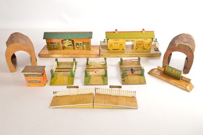 Lot 445 - Hornby 0 Gauge Railway Accessories (9)