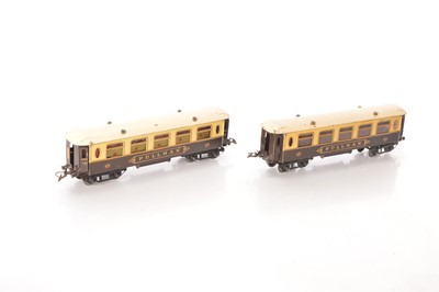 Lot 456 - Hornby 0 Gauge pair of No.2 Pullman coaches (2)
