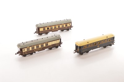 Lot 458 - Hornby 0 Gauge group of Passenger coaches (3)