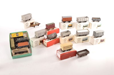 Lot 485 - Parkside Dundas/Slaters and other commercial manufacturers 0 Gauge Kit built Goods wagons (18)