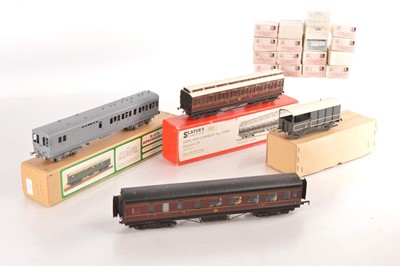 Lot 486 - Slaters/Exley and other commercial manufacturers 0 Gauge Rolling stock (4)