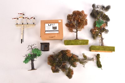 Lot 493 - Scratch and commercially built 0 Gauge railway accessories (6)