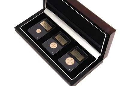 Lot 73 - A London Mint issued Elizabeth II 90th Birthday gold Sovereign set