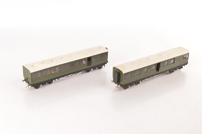 Lot 495 - Kitbuilt 0 Gauge Semi Finescale pair of Southern Gated Coaches (2)