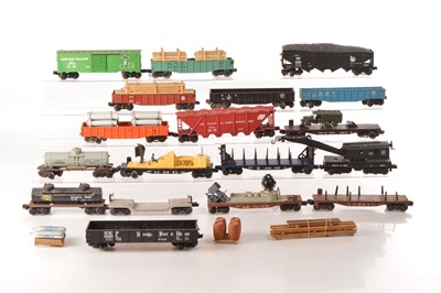 Lot 515 - Lionel/MTH and other manufacturers 0 Gauge Freight cars (18)
