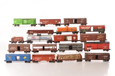 Lot 516 - Lionel/ K-Line and other manufacturers 0 Gauge Freight cars (18)