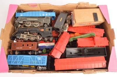 Lot 526 - Lionel 0 Gauge Locomotive and Freight cars (18)