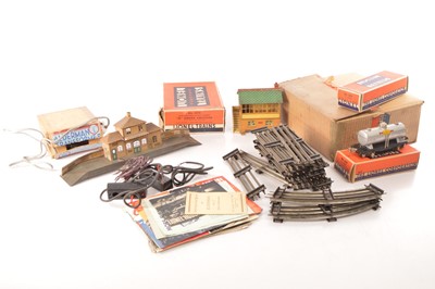 Lot 527 - Lionel 0 Gauge Locomotive and Rolling stock (46)