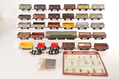 Lot 534 - Lima 0 gauge Diesel Locomotive with four wheel Freight wagons and accessories (36)