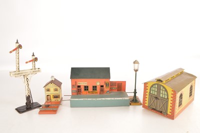 Lot 554 - Bing 0 Gauge Railway accessories (5)