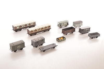 Lot 602 - Kit / Scratchbuilt 0 Gauge Rolling Stock (10) 