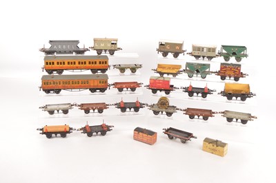 Lot 605 - Hornby 0 Gauge Metropolitan Coaches and Goods wagons (24)
