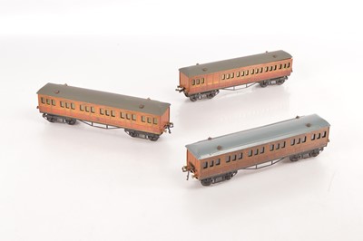Lot 606 - Hornby 0 Gauge Metropolitan Coaches (3)