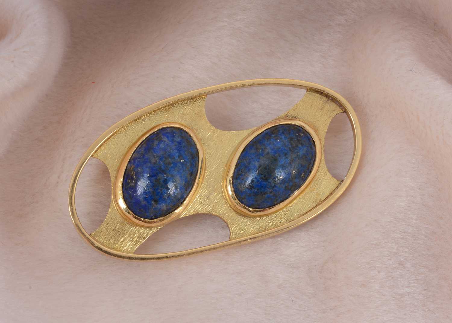 Lot 12 - A modernist 18ct gold ovoid and lapis lazuli brooch