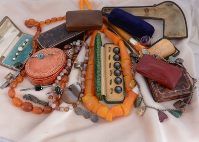 Lot 16 - A good collection of silver, amber and costume jewels
