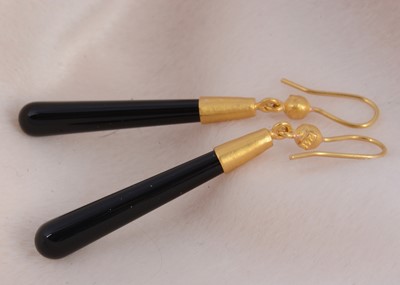 Lot 21 - A pair of Middle Eastern 24k marked onyx drop earrings