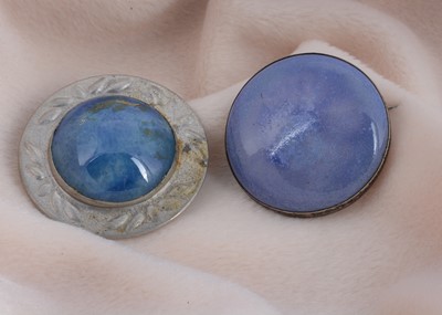 Lot 29 - A Ruskin style silver set blue pebble brooch