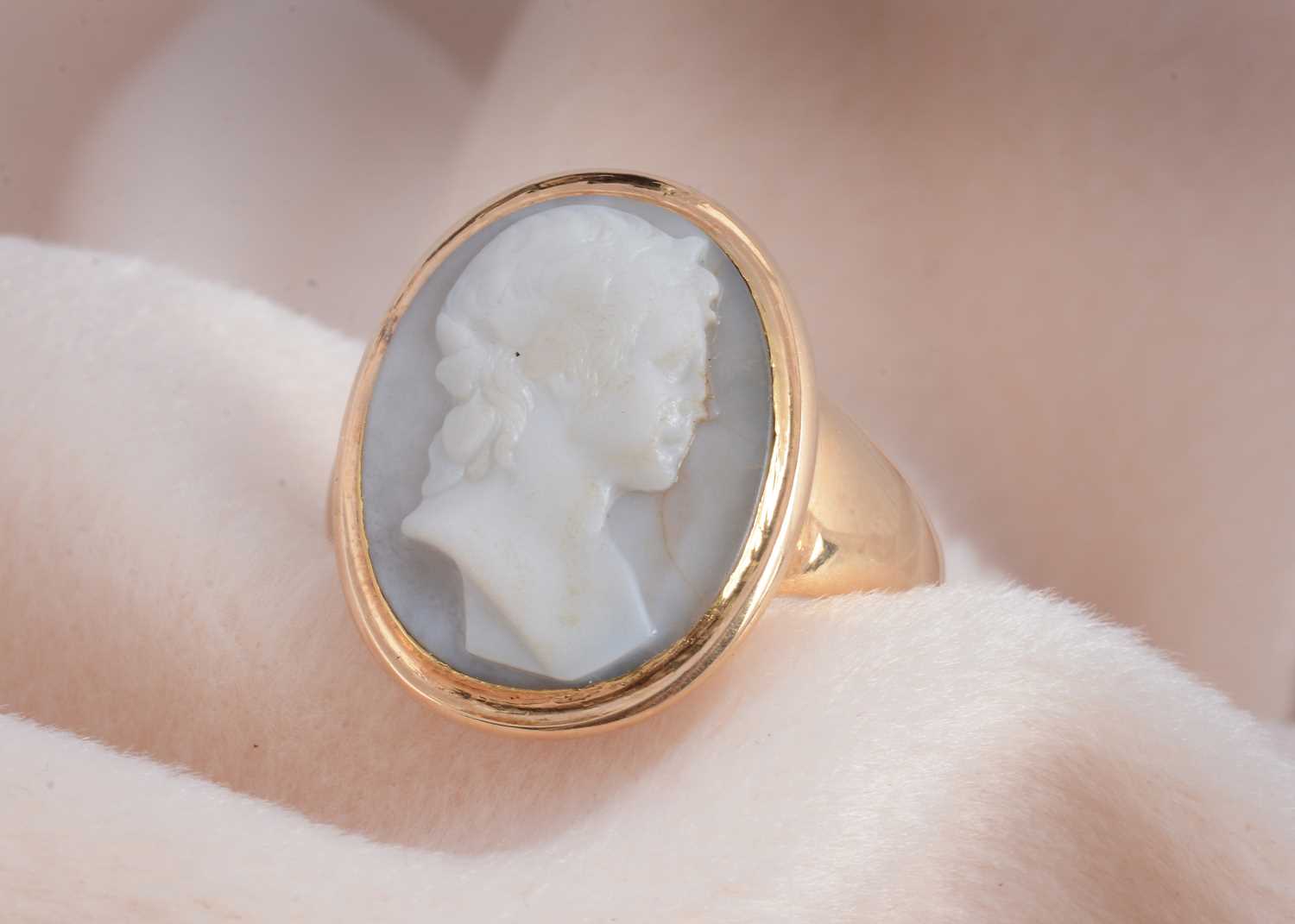 Lot 45 - An 18th Century hardstone carved cameo ring