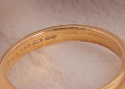 Lot 48 - A 22ct gold round wedding band